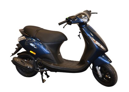 Nieuw .....Piaggio zip 4takt midnight blue 25-45km - Wierda Scoots and ...